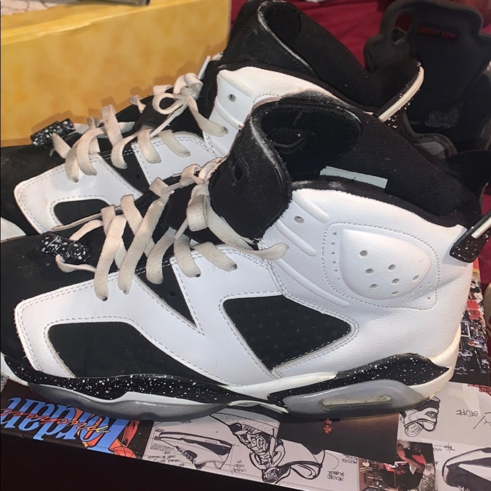 Jordan retro 6 black and white
